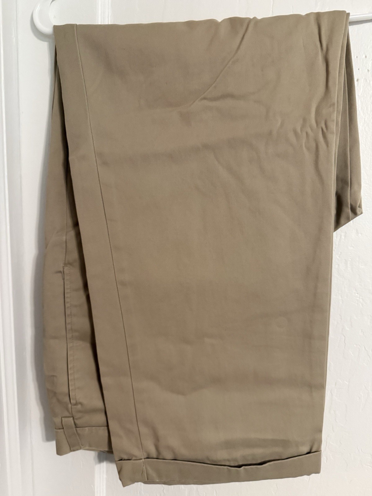 Chaps Men’s Beige Pleated Chino Pants 40W Classic Fit Straight Leg Cotton