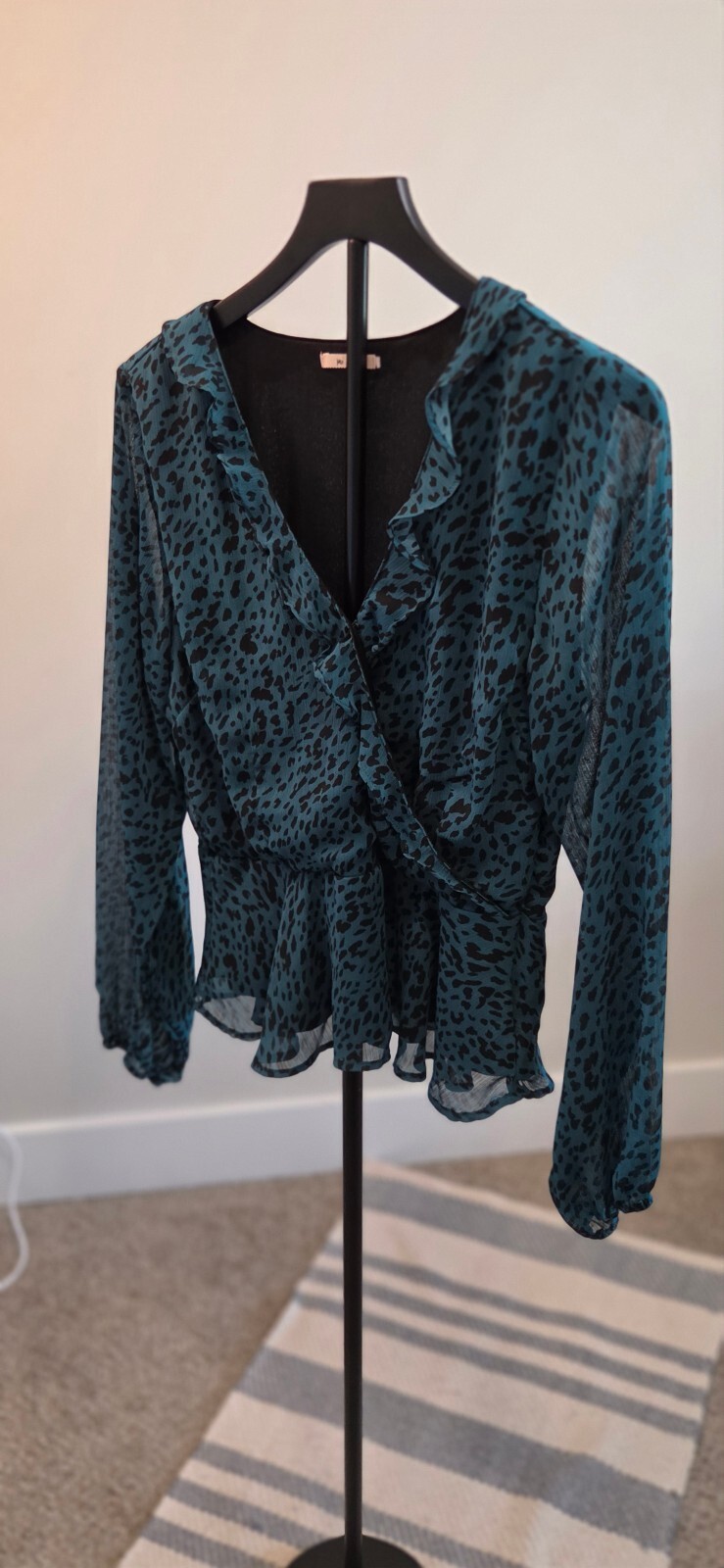 mi ami Women’s Long Sleeve Ruffled Wrap Blouse XL