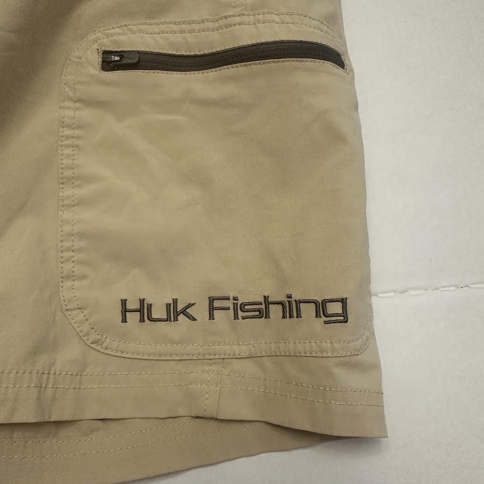Huk Performance Fishing Cargo Shorts Size XXL Khaki 7” Inseam Quick Dry Vented