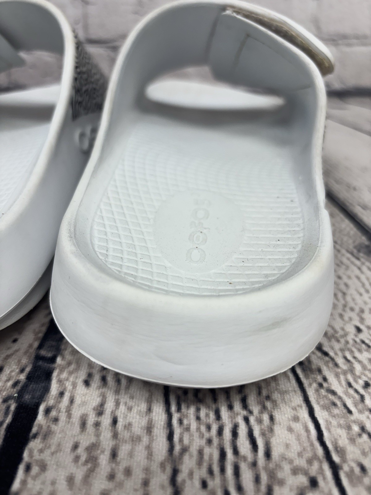 OOFOS OOahh Sport Flex Sandal Limited White Labyrinth Unisex Men’s 12 Women’s 14