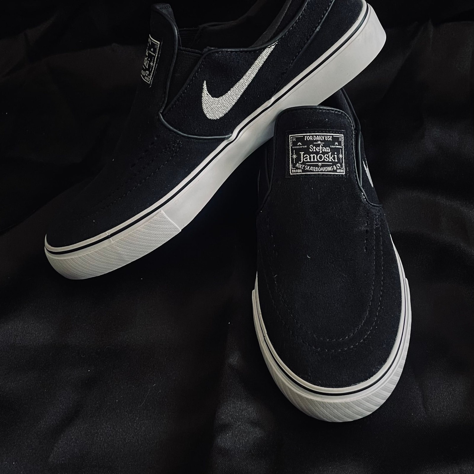 Mens 5.5 Nike SB Janoski+ Slip Skate Shoes Black White Suede