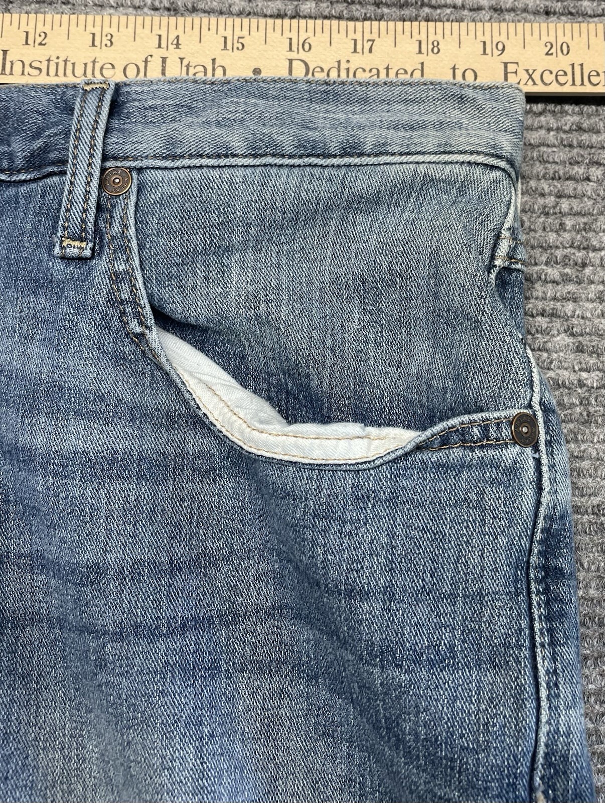 Ariat M4 Low Rise Boot Cut Jeans Mens 38×34(33.5) Blue Light Wash Relaxed Denim