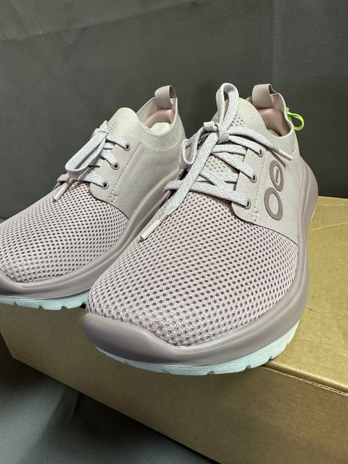 New OOFOS Women’s OOmy Stride in Stardust / White – Recovery Sneakers – Size 7