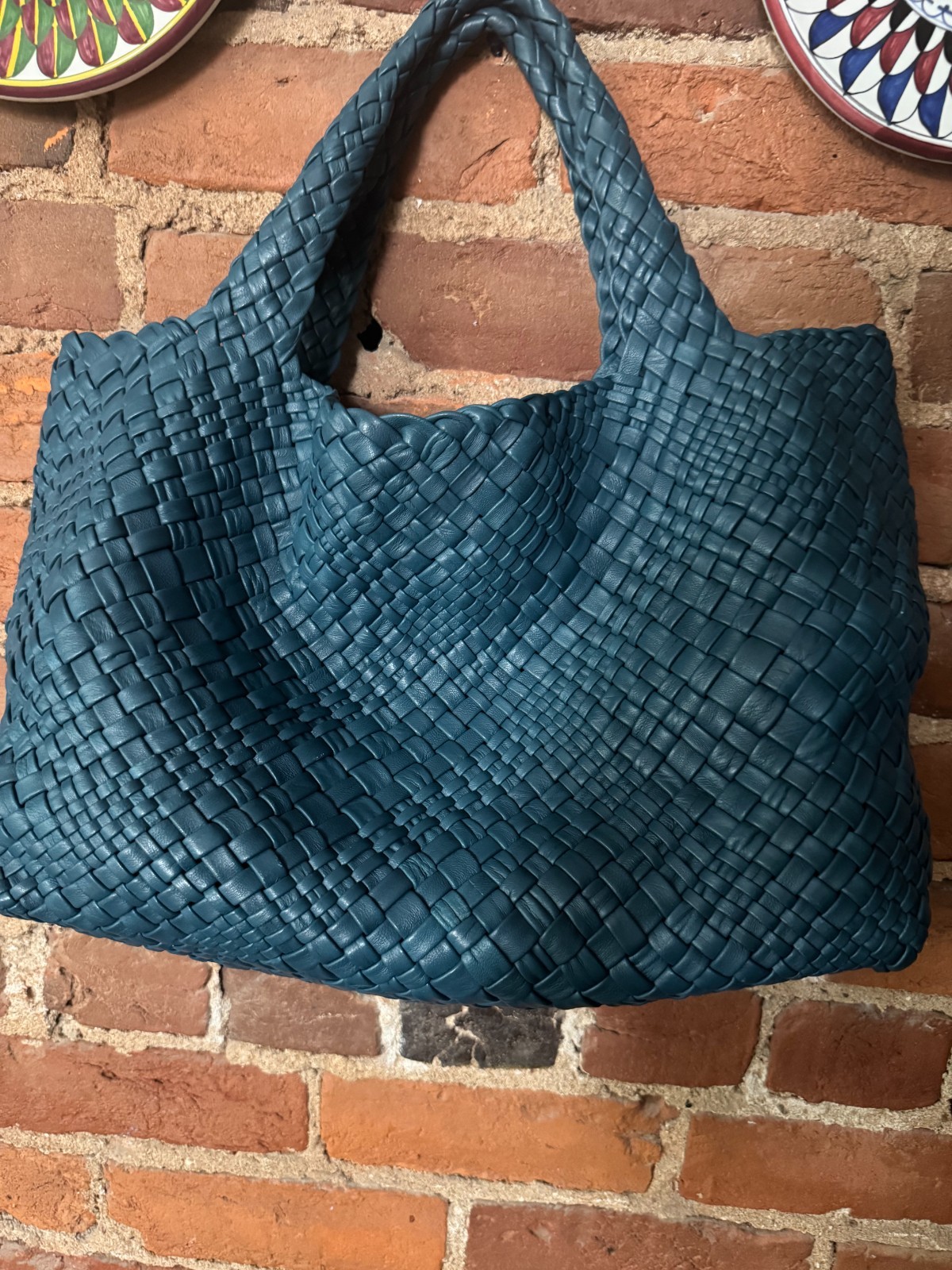 FALOR LARGE GENUIE WOVEN LEATHER MEDIUM BLUE TOTE – Gigliola Model F7349