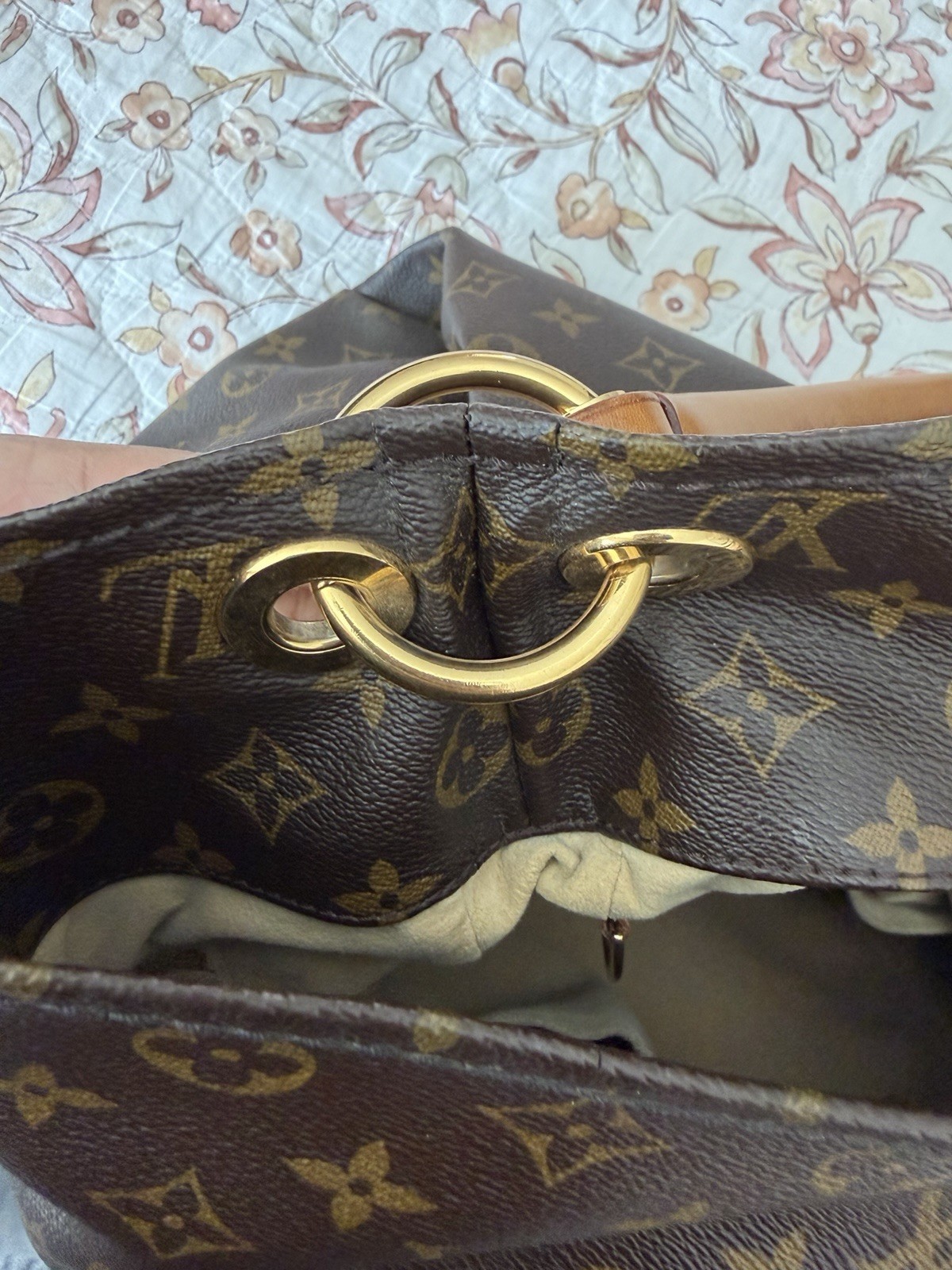Authentic Louis Vuitton Artsy Monogram MM
