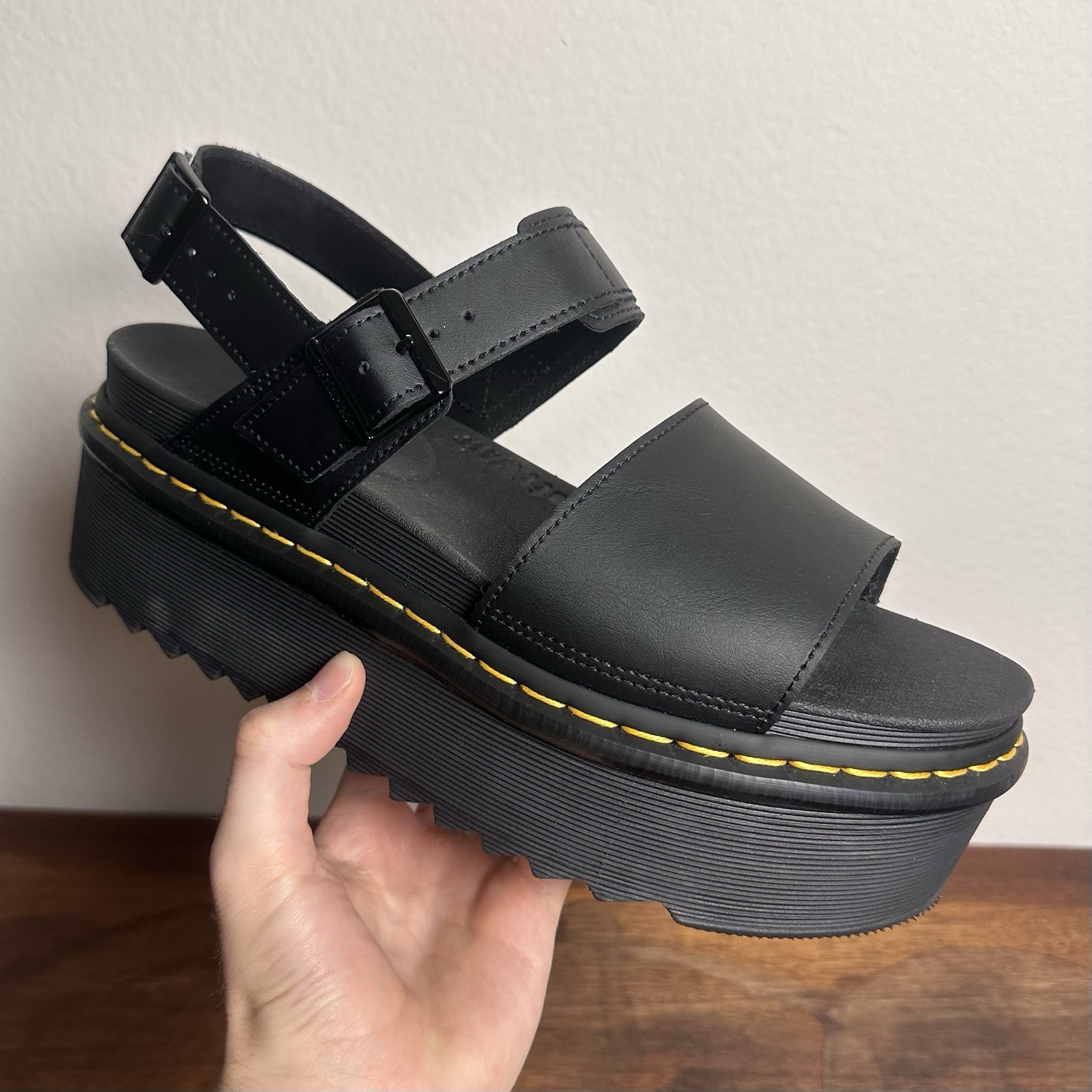 Dr Martens Voss Quad Platform Sandals Black Hydro Leather Women’s US 11 Goth Emo
