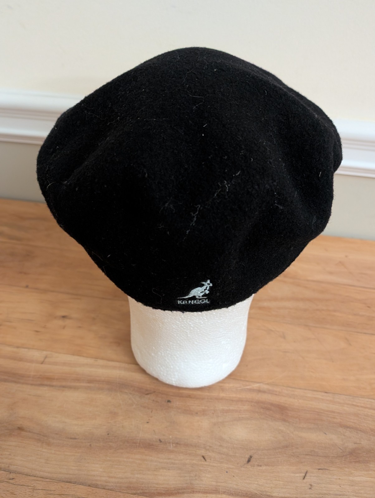Vintage mens kangol black 100% wool cap L solid kangaroo logo newsboy hat
