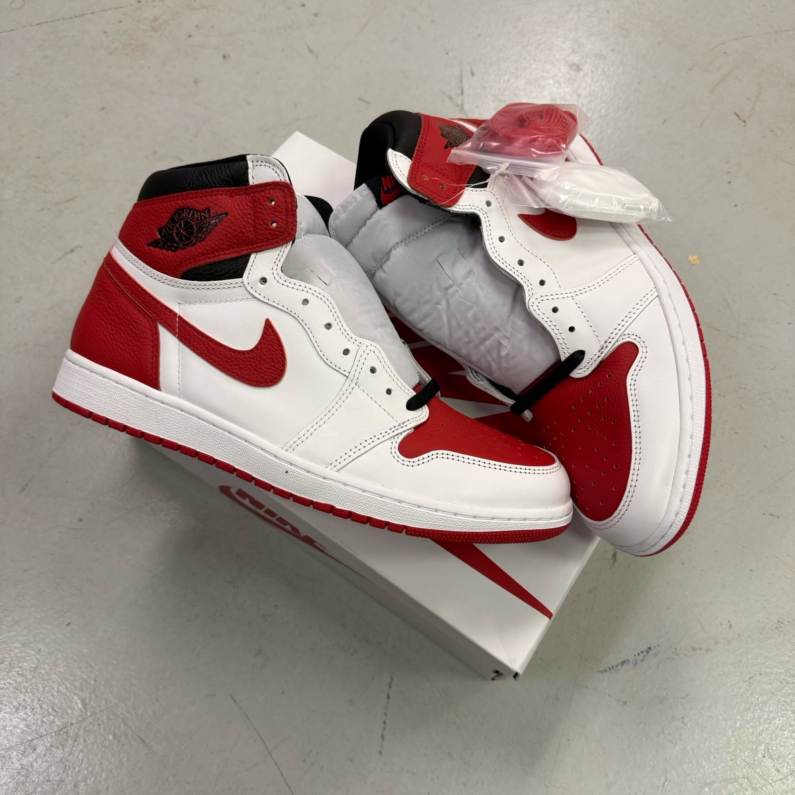 Nike Air Jordan 1 High OG Heritage 555088-161 Men’s Size 13