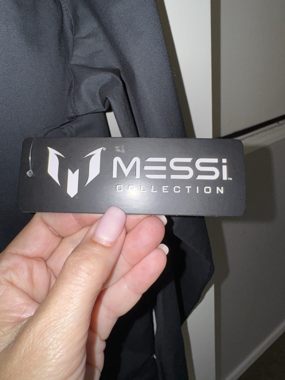 Messi Collection Men’s XL Black Solid Woven Long Sleeve Point Collar Button-Up