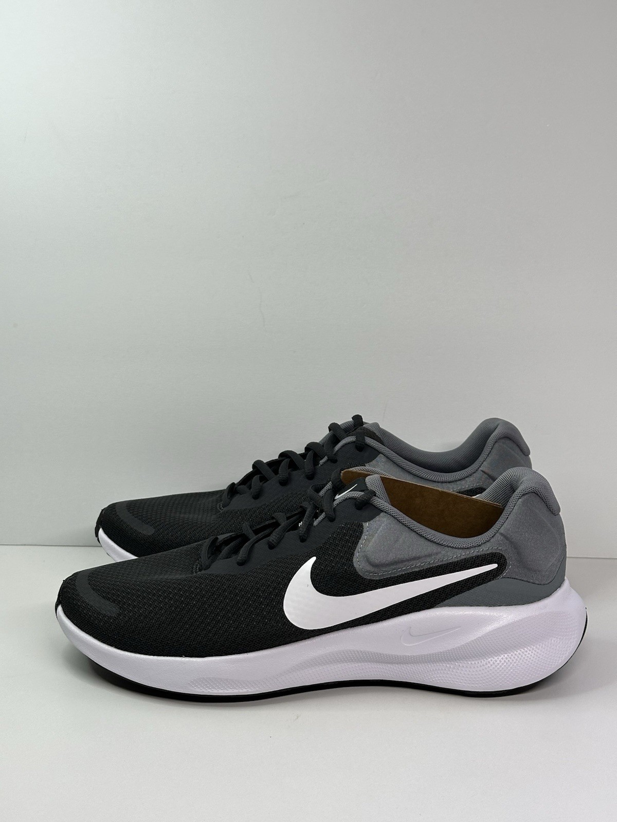 Nike Revolution 7 Grey White Running Workout Shoe FB2207-007 Men’s Size 8 – 13