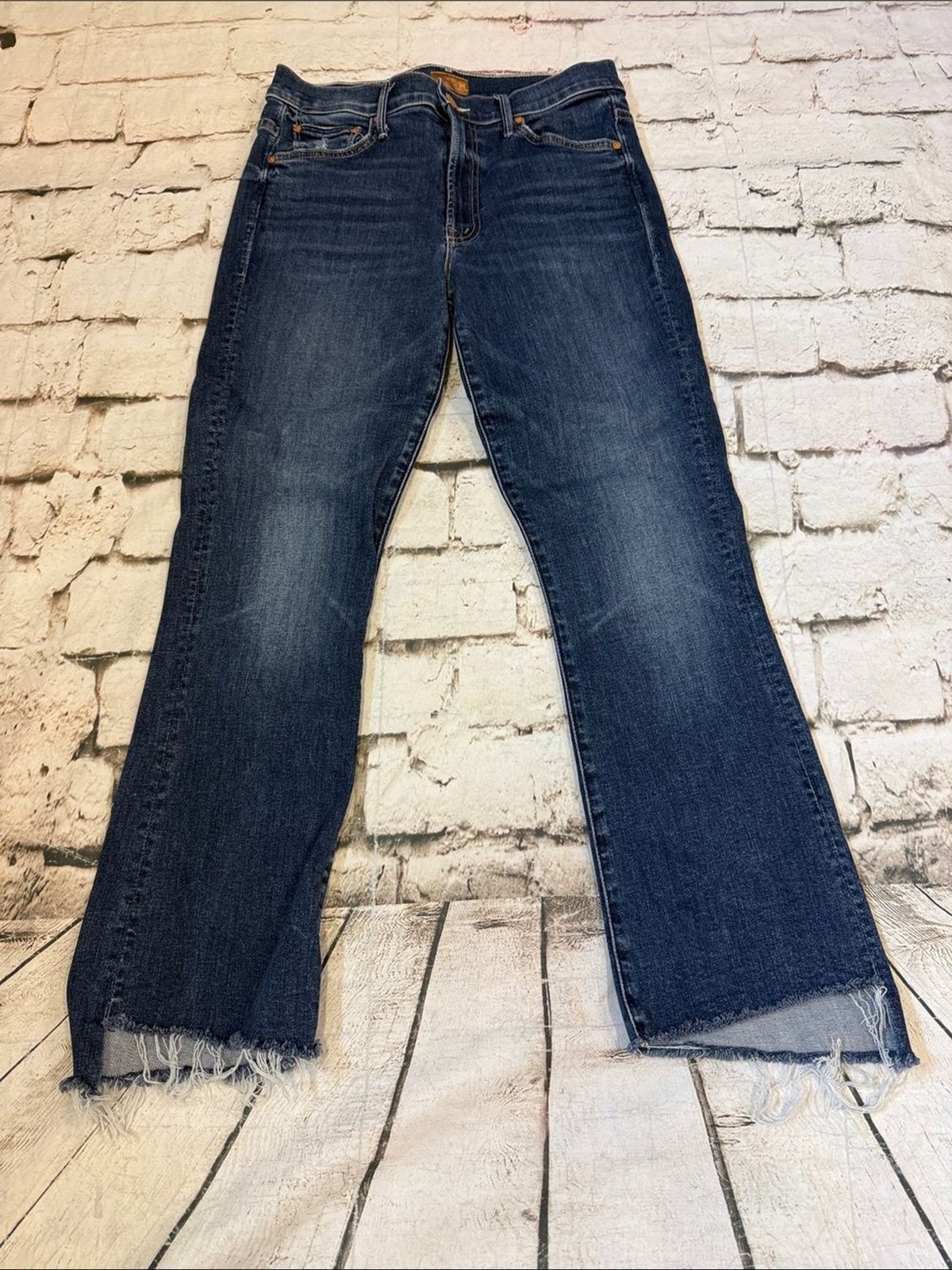 MOTHER Jeans 28 The Insider Crop Step Fray in Teaming Up Dark Wash