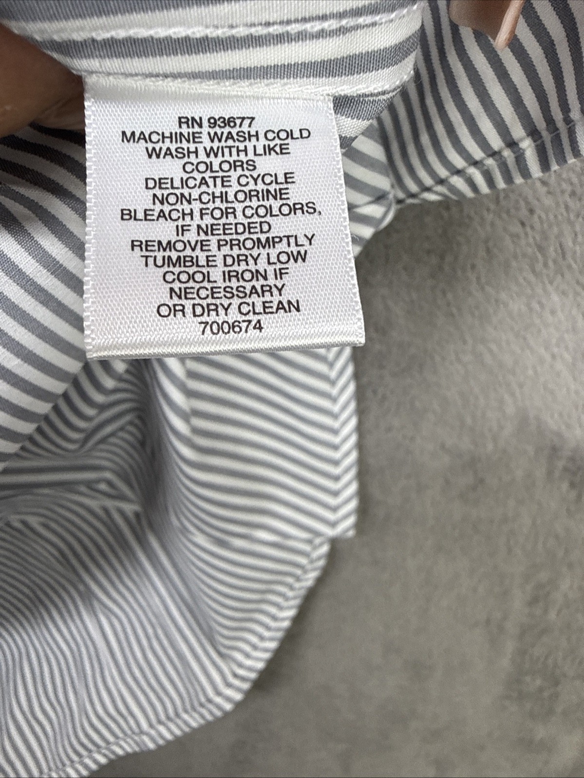 Claiborne Mens *NEW* Medium SlimFit Shirt White/Light Gray Stripe