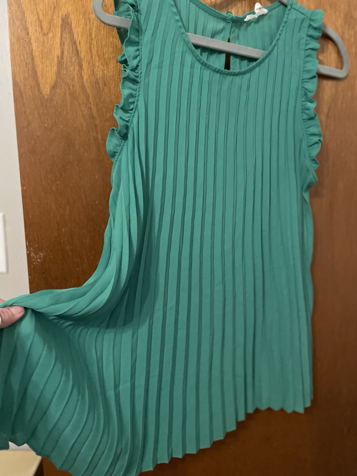 Maurice’s Size XL Green Accordion Pleat Top Flutter Sleeve