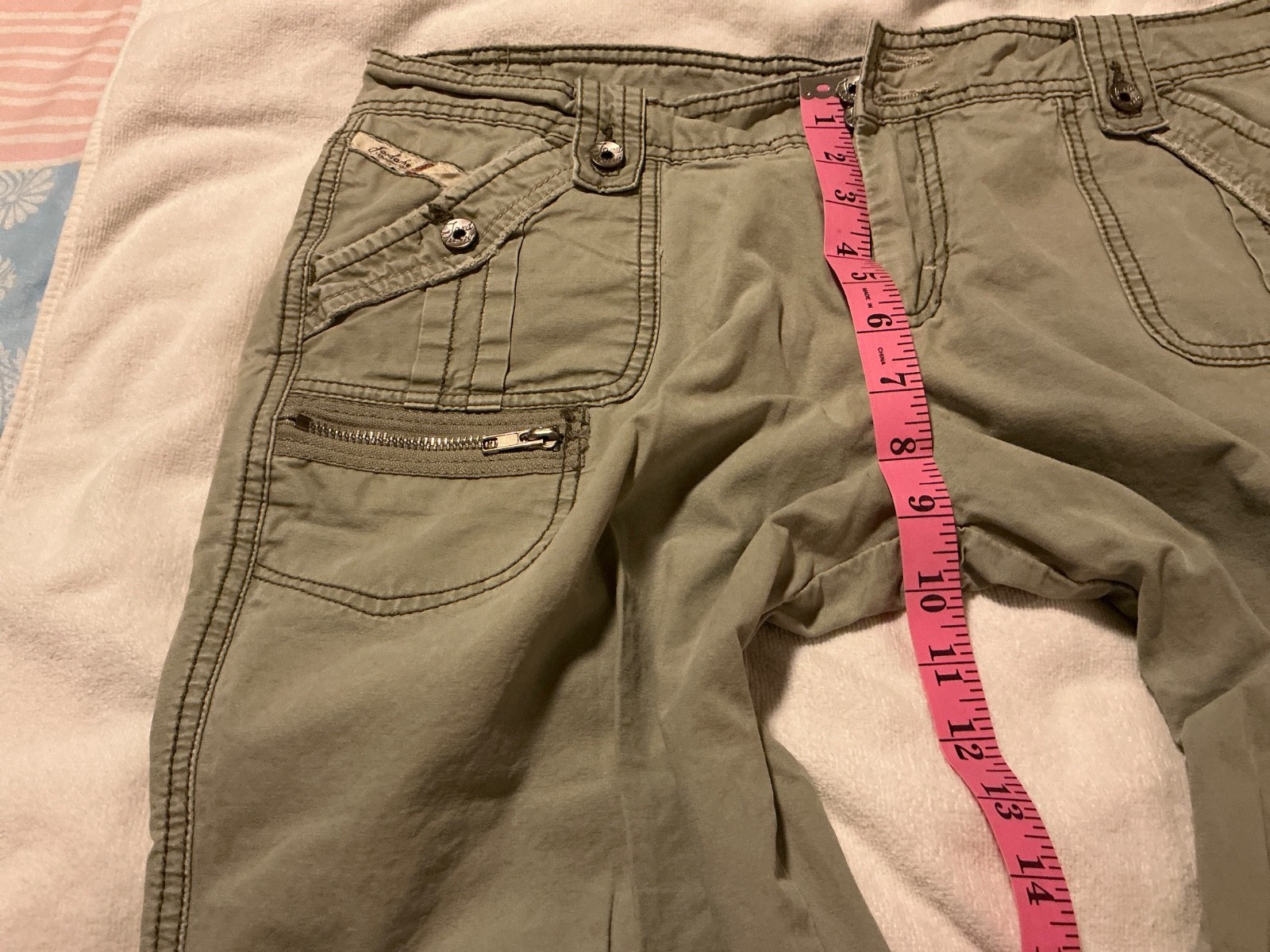 womens Jordache capris, button and siz closure