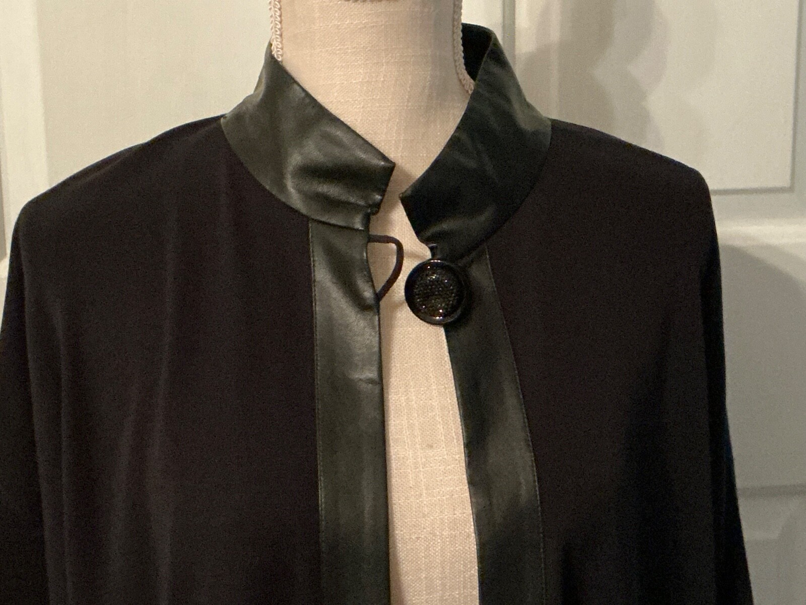 🌸 Ming Wang Black with Black Faux Leather Trim 3/4 Sleeve Size M Jacket 🌸