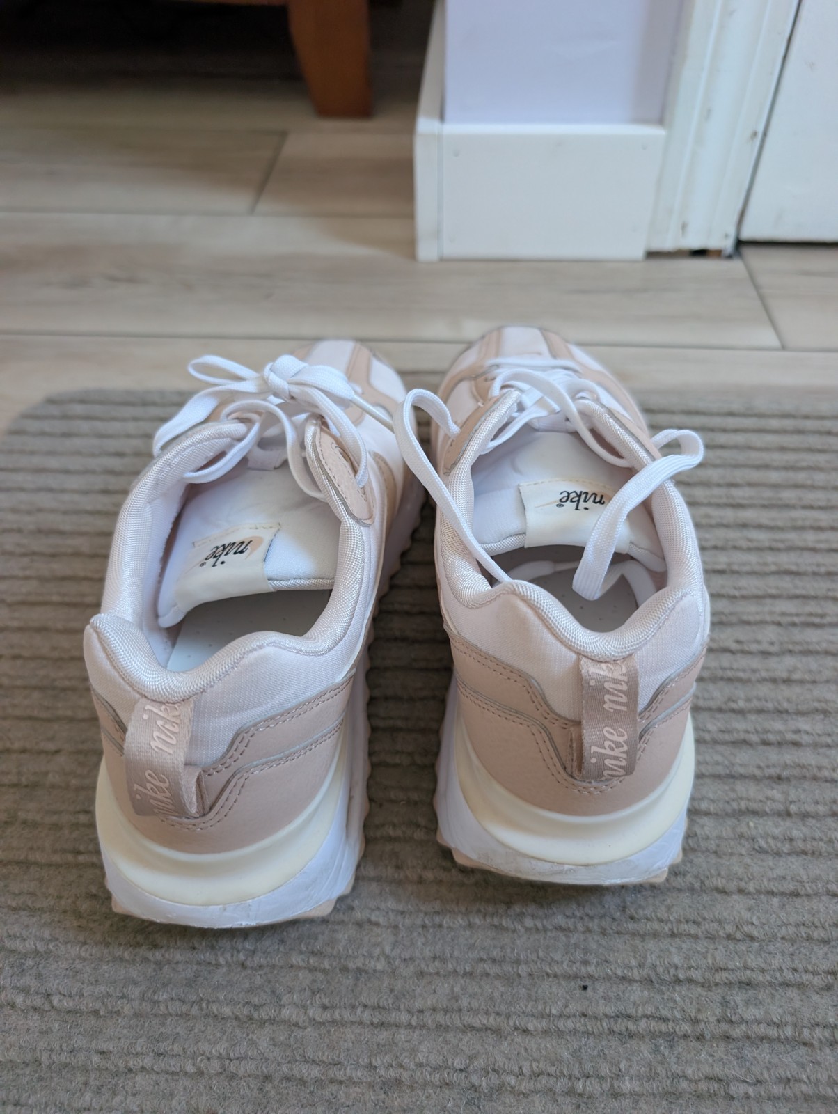 Nike Air Max Dawn Low Top Lace-Up Mesh Sneakers Light Soft Pink/White DR2395-600
