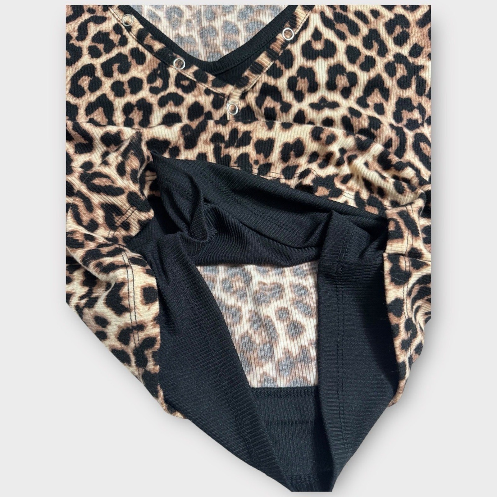 EUC Popular 21 Leopard Print V-Neck Top – Size L – 0516