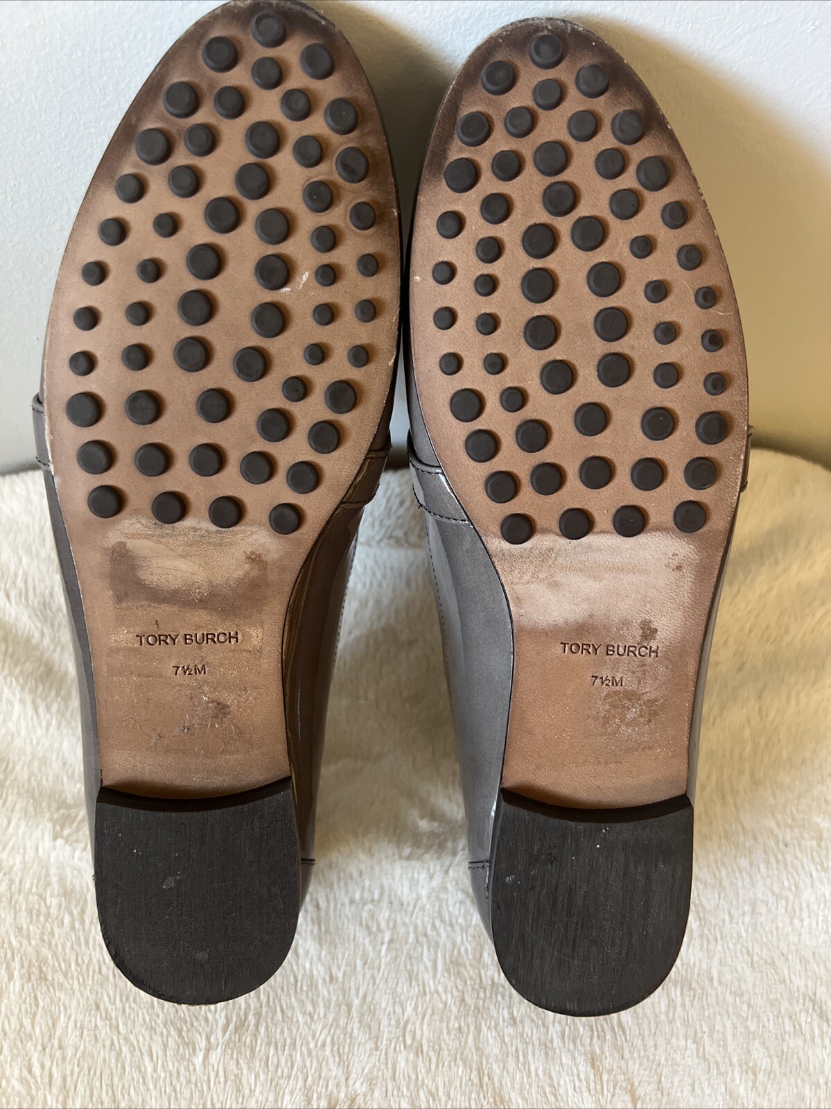 Tory Burch Georgia Patent Leather Loafers Size 7 1/2 Grigio Spongy w/ Gold Logo