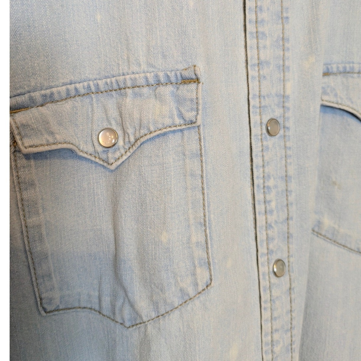 LEVI’S Barstow Pearl Snap Western Work Shirt Bleach Wash Style 3LYLW2262 – L