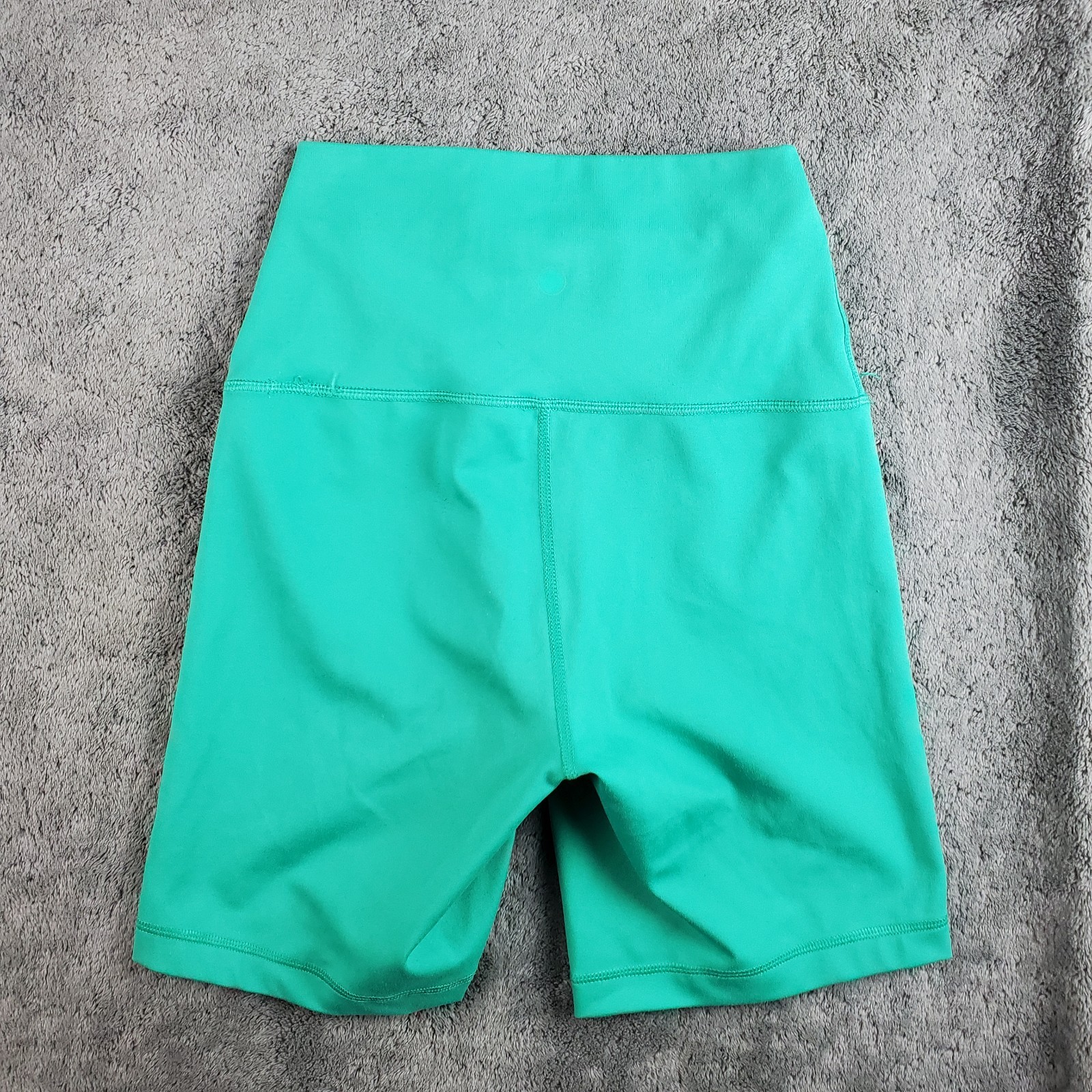 Yogalicious Shorts Womens XS Green Lux Everyday 7″ Short Biker Active Yoga Gym