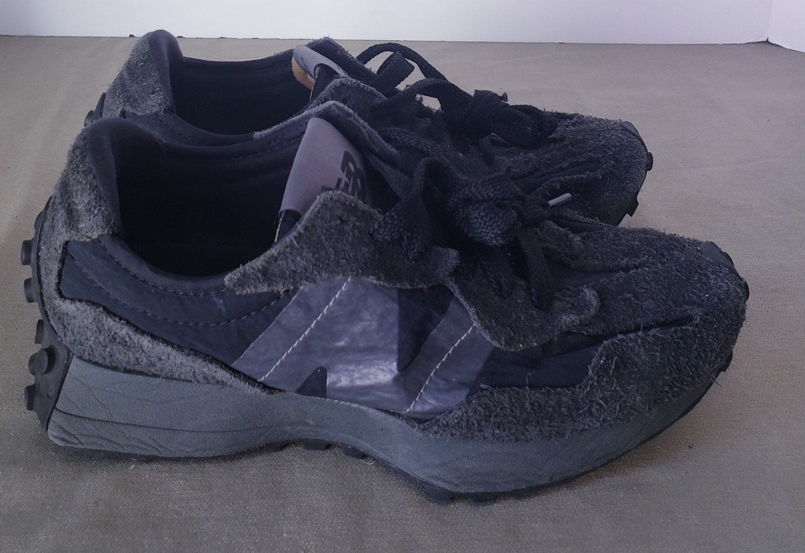 New Balance 327 Sneakers Black Mens 6.5 Suede/Nylon Shoes U327WCD