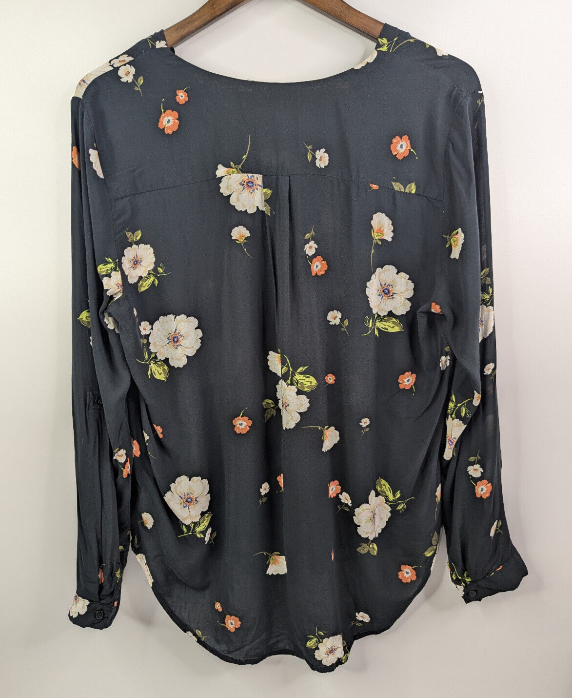 Brina & Em Long Sleeve Floral Women’s Shirt Size Large Black Blouse V-Neck Rayon
