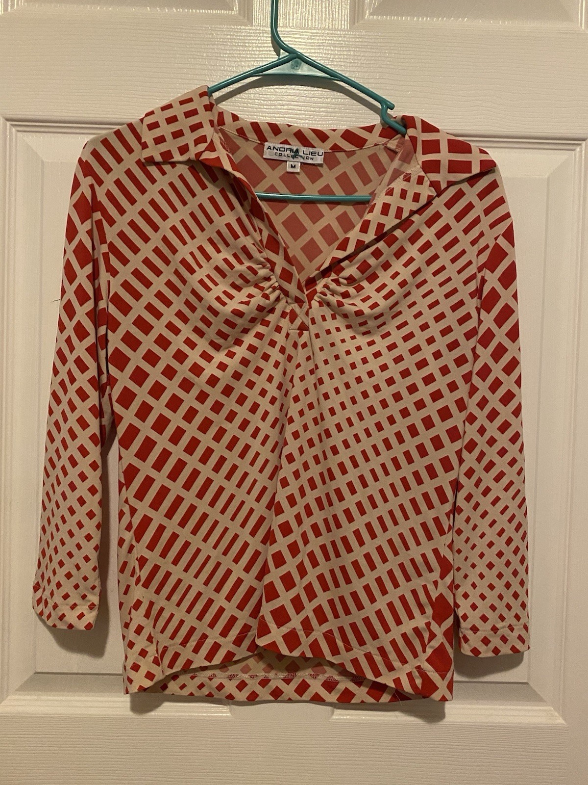 Andria Lieu Collection Women’s M Red/Beige Geometric V-Neck 3/4 Ruched Blouse