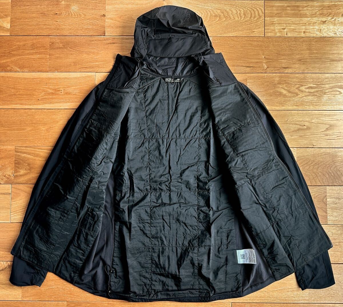 【Brand New】ARC’TERYX Atom SL Hoody Men’s – Size M – Black – Direct From Japan