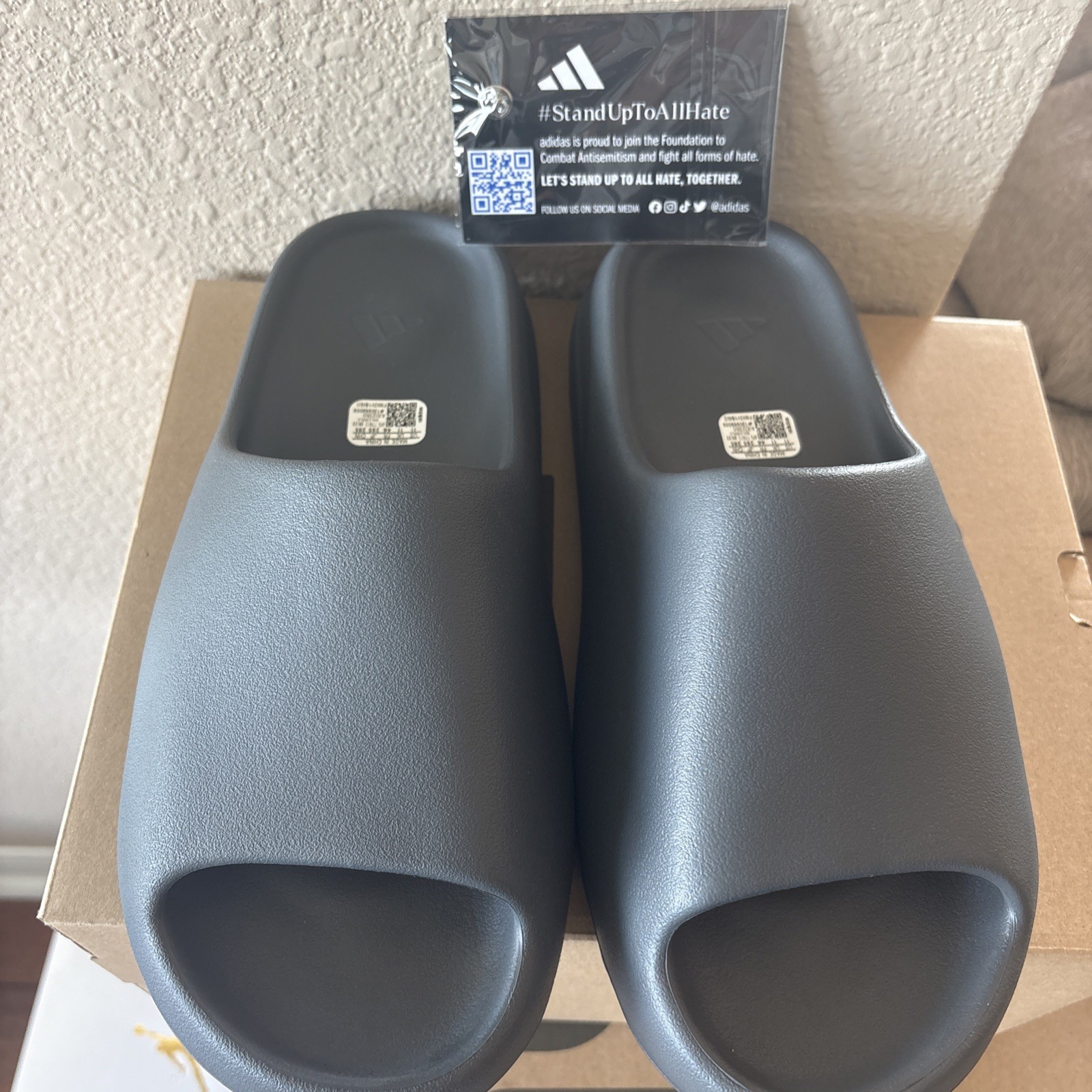 Adidas Yeezy Slide Slate Grey Size 11 (100% Authentic) ID2350