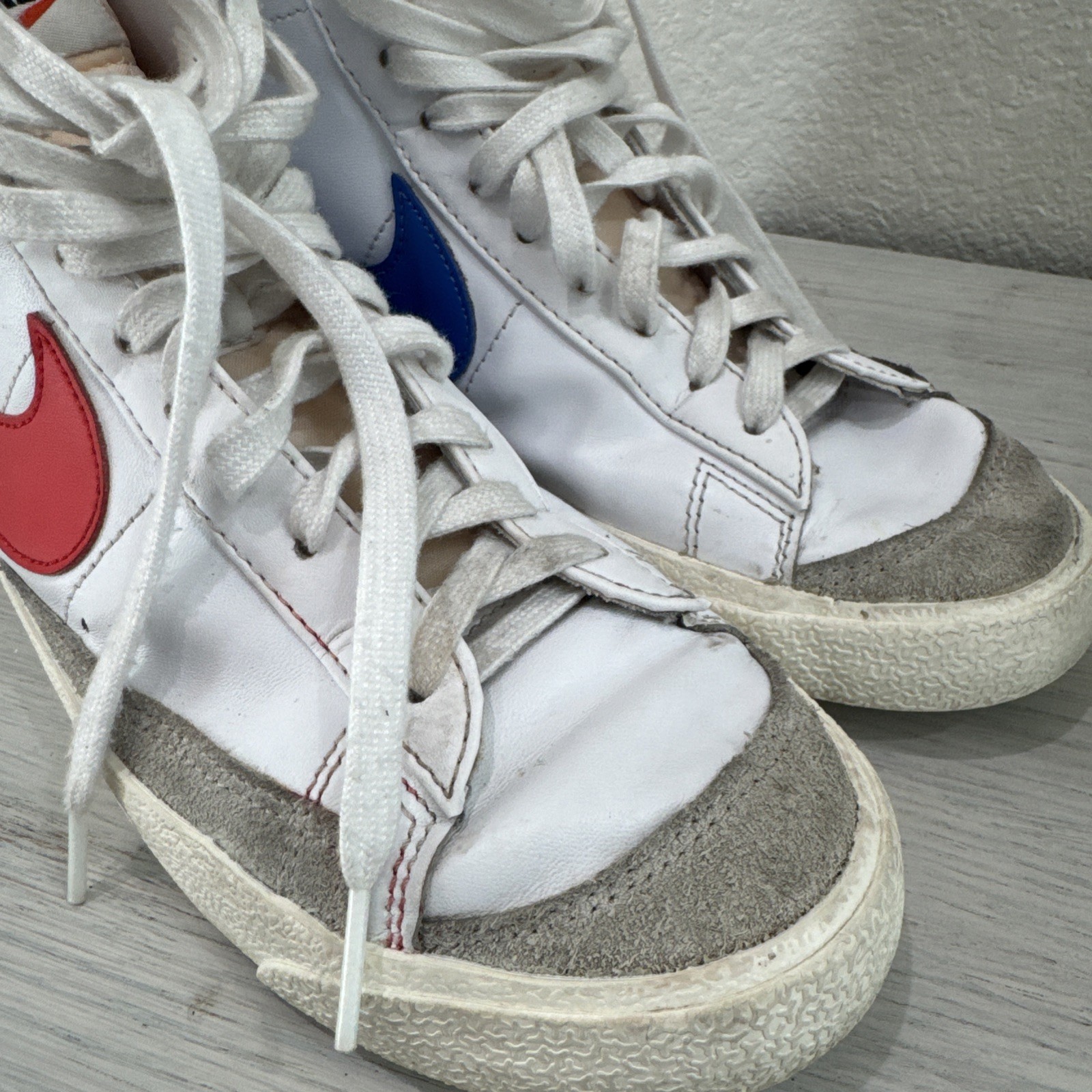 Nike Blazer Mid ’77 Vintage High Top Sneakers White Red Blue Mens Size 8 Shoes