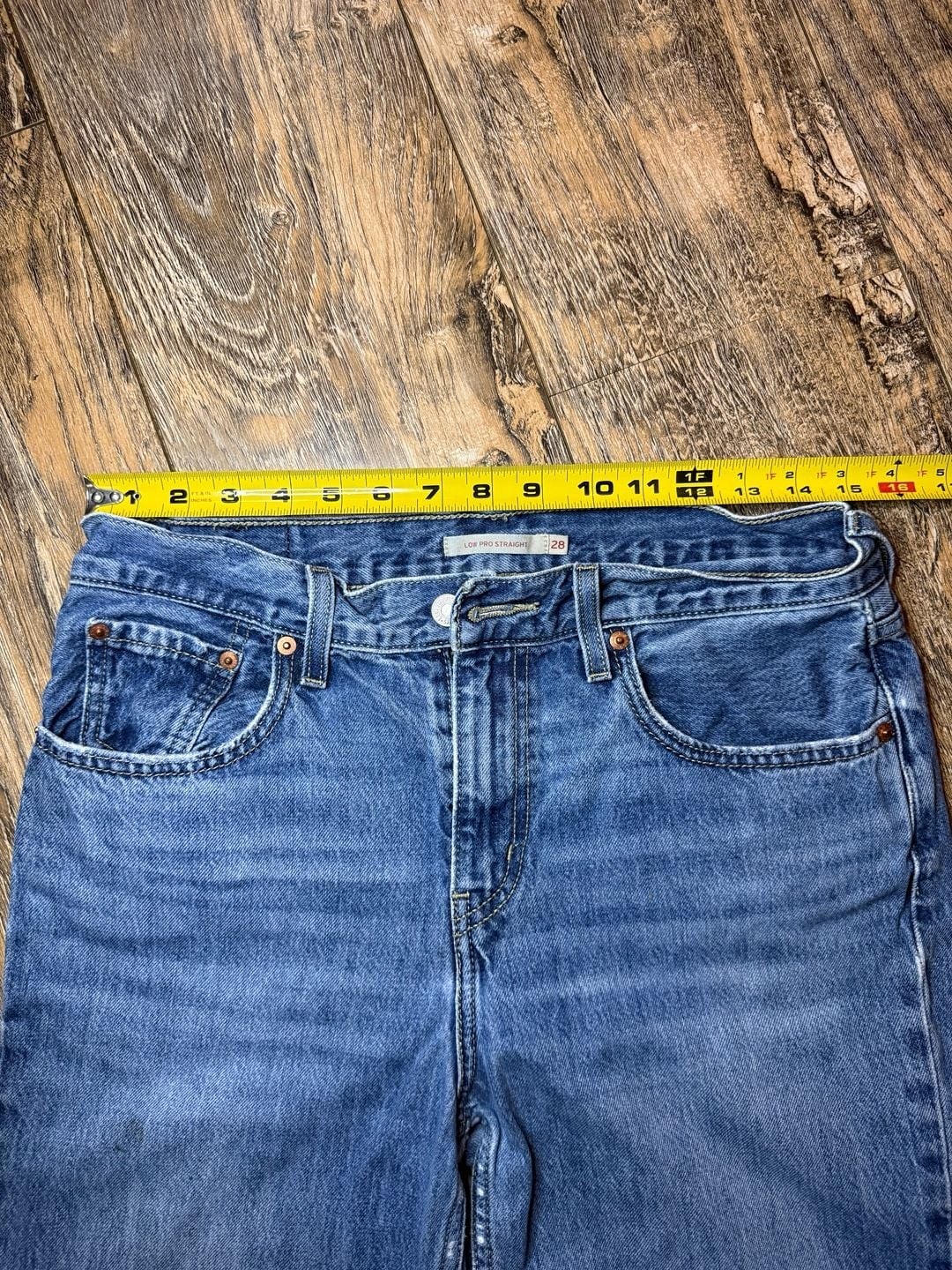 Levi’s Low Pro Straight Distressed Jeans Size 28