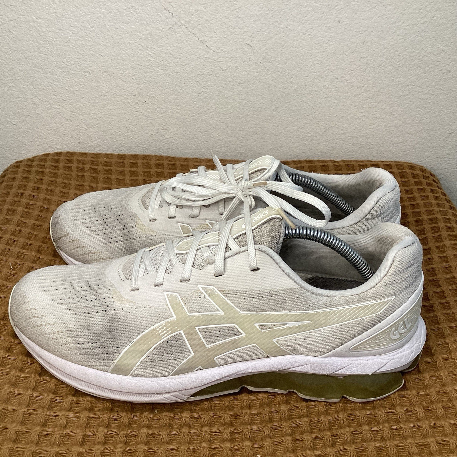 Asics Gel-Quantum 180 VII 1201A631 Mens 10 Running Shoes Triple White Sneakers