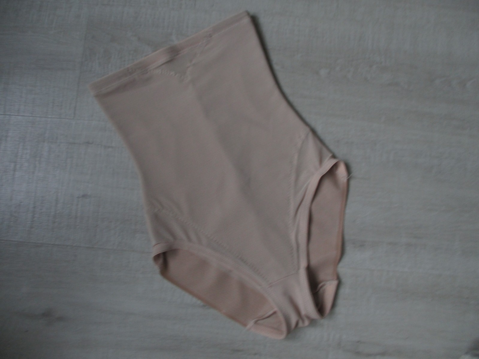 NEW Miraclesuit Extra Firm High Waist Briefs – Size UK Medium – Nude
