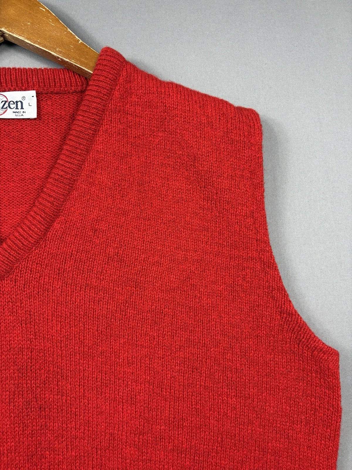 Vintage 80s 90s Jantzen Sweater Vest Mens Sz L Red V Neck Acrylic USA Made Golf