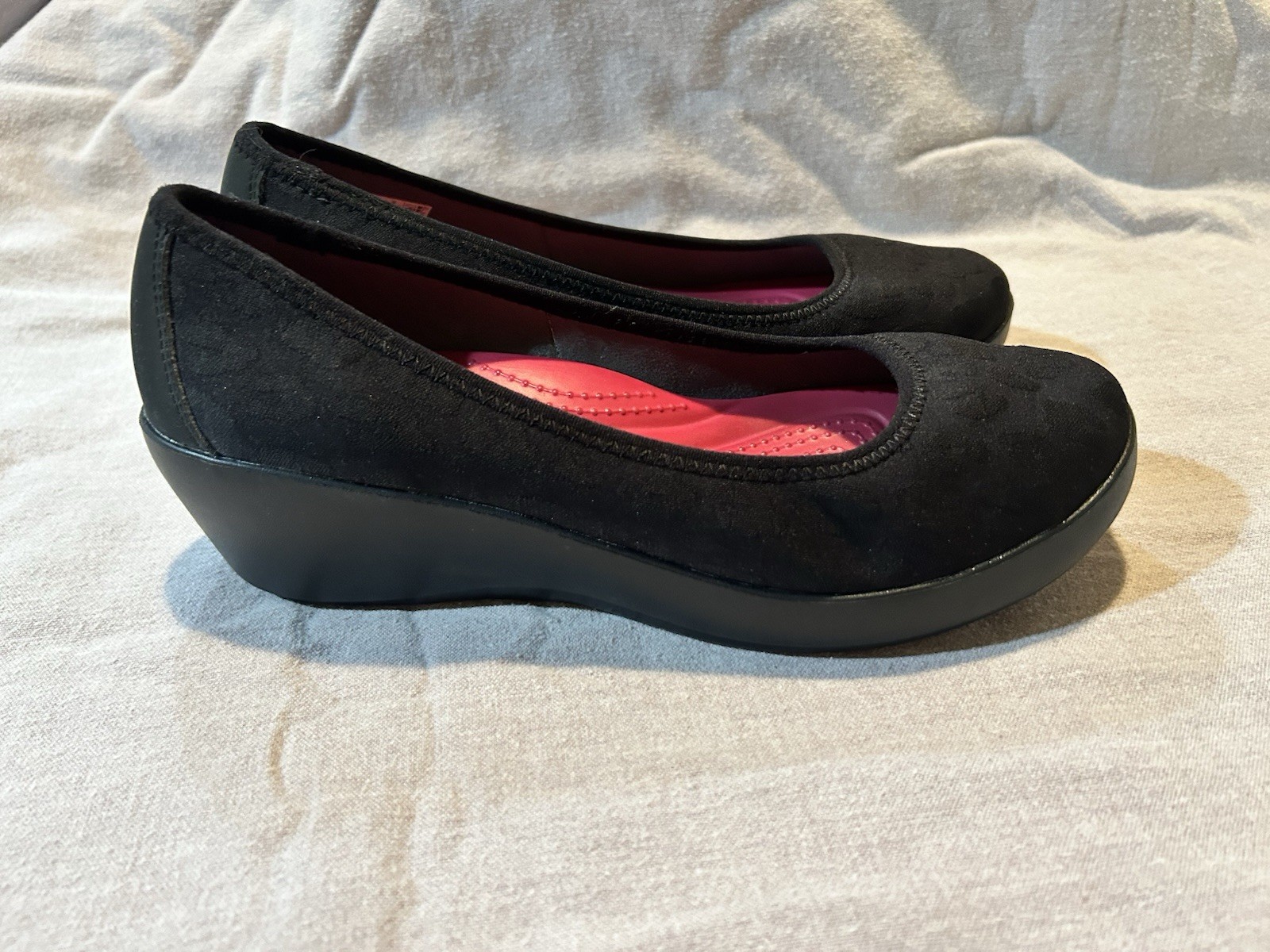 FREE SHIP Crocs Dual Comfort Women’s Wedge Shoes – Size 8 Black lightweight