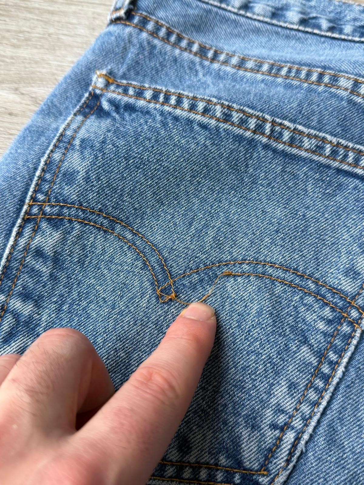 90s Vintage Levi’s 615 Distressed Orange Tab Blue Denim Jeans – W38″ x L27″