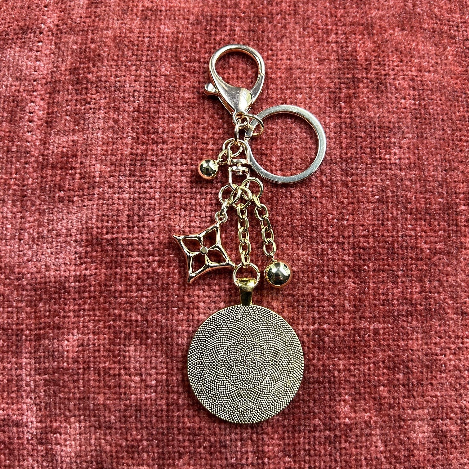 RUSTIC CLOVER Bag Charm Brown Black Gold Tone💮