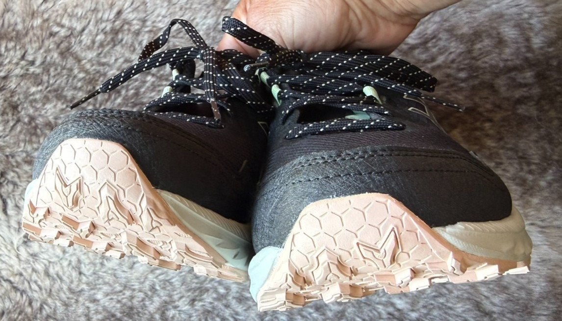 NEW (NWB) ASICS Gel Venture-10 in Black/Whisper Green – Womens 9.5