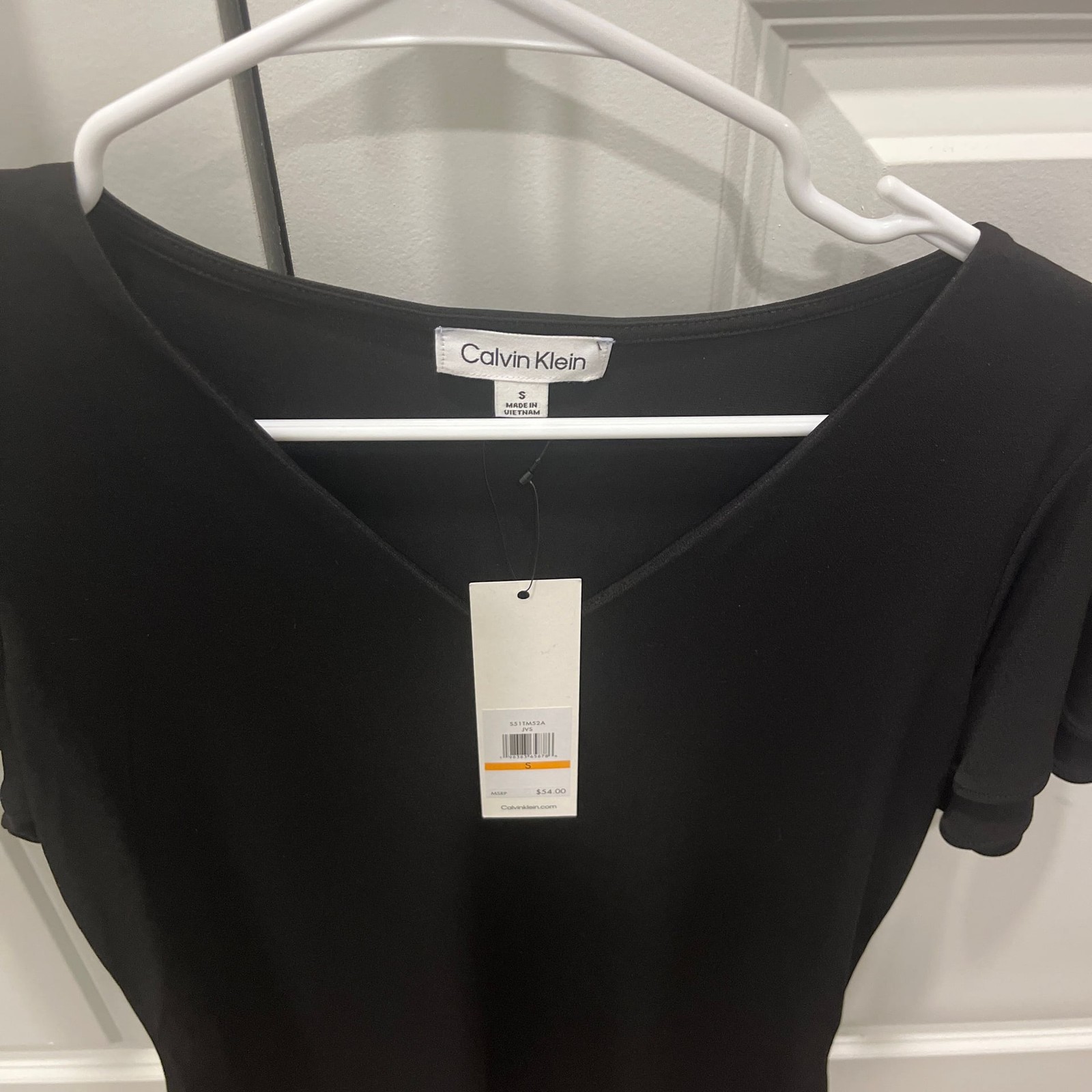 Petal-Sleeve Voop Neck Tee
