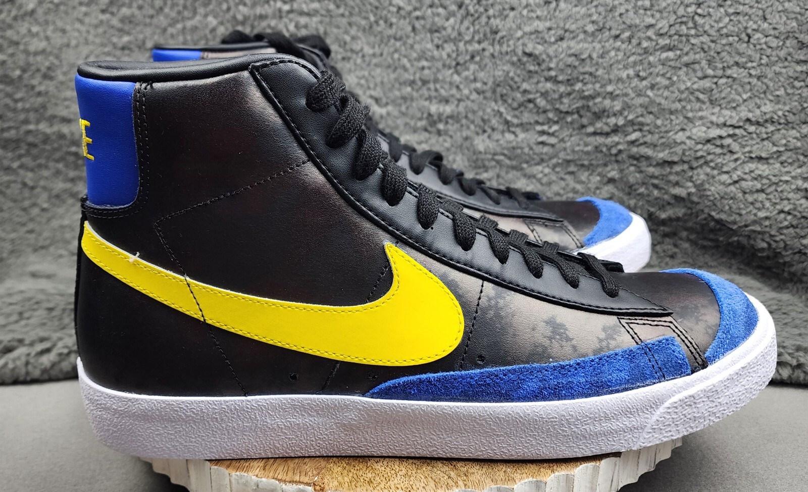 Nike Blazer Mid 77 Peace, Love, and Basketball Mens Size 9.5