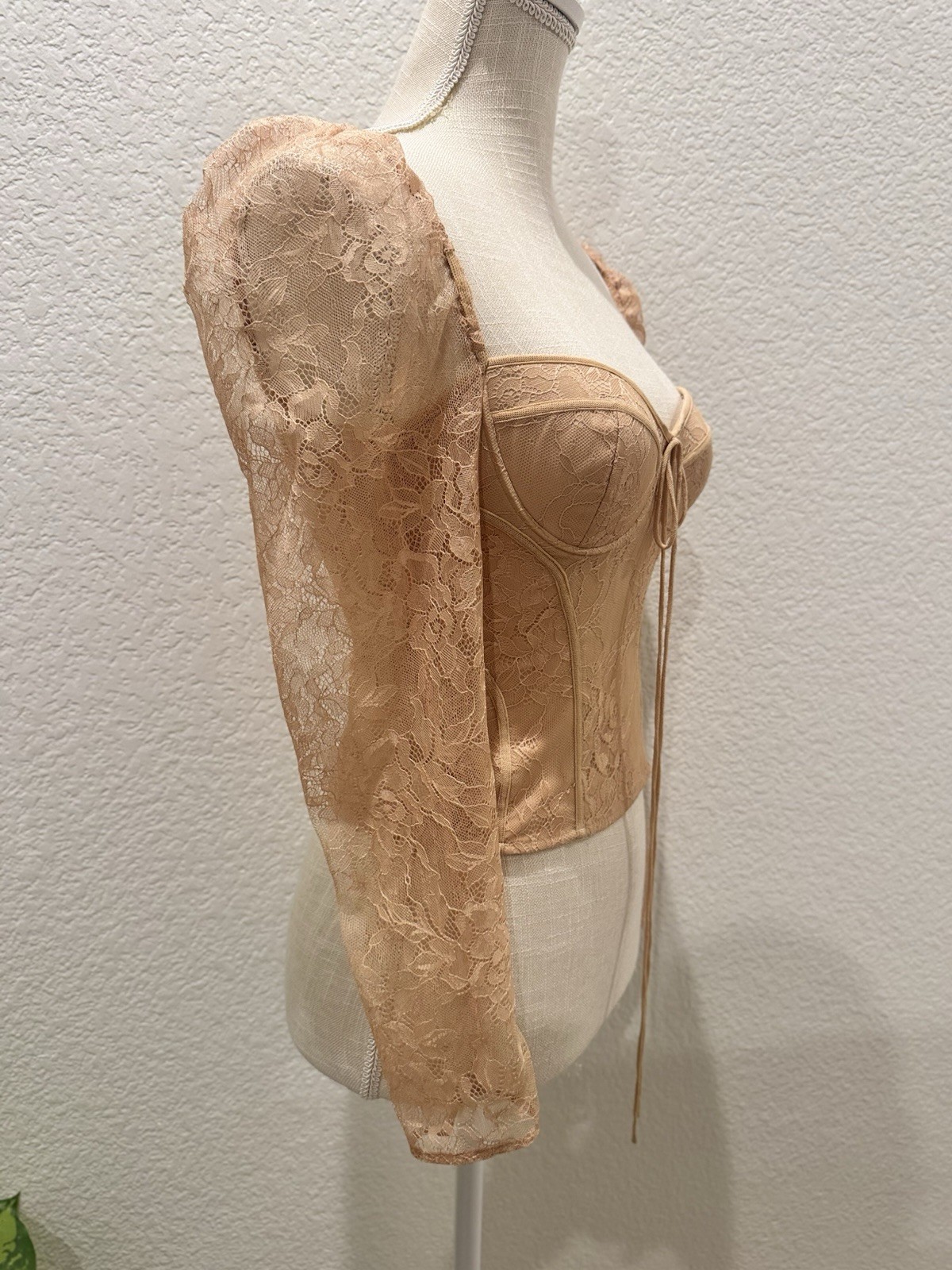 Chelsea & Violet Laura Vowen Lace Sweetheart Neck Tie Front Long Sleeve. Size O