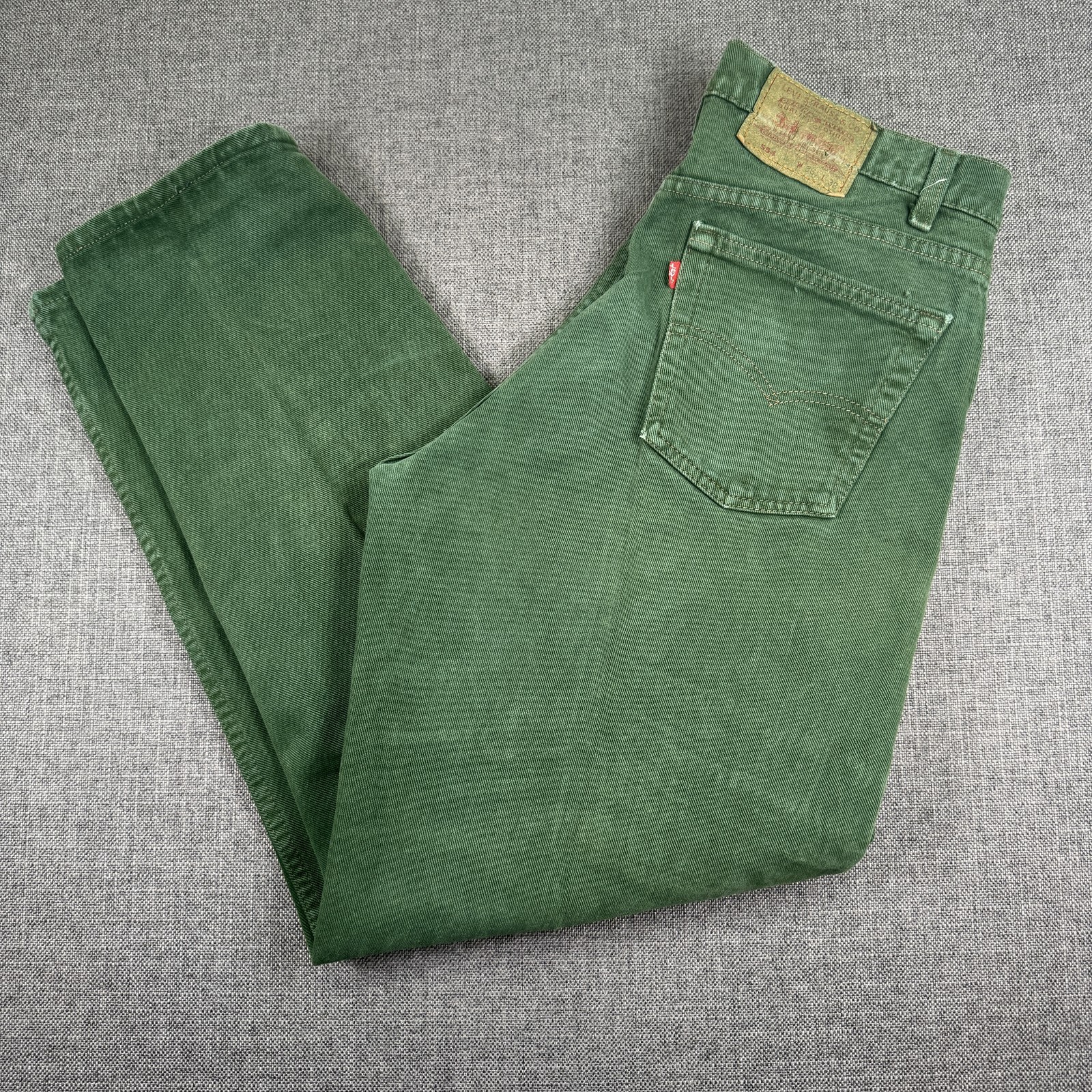 Vintage Levi’s 554 Relaxed Fit Tapered Leg Green Jeans Men’s W36 L32 Made in USA