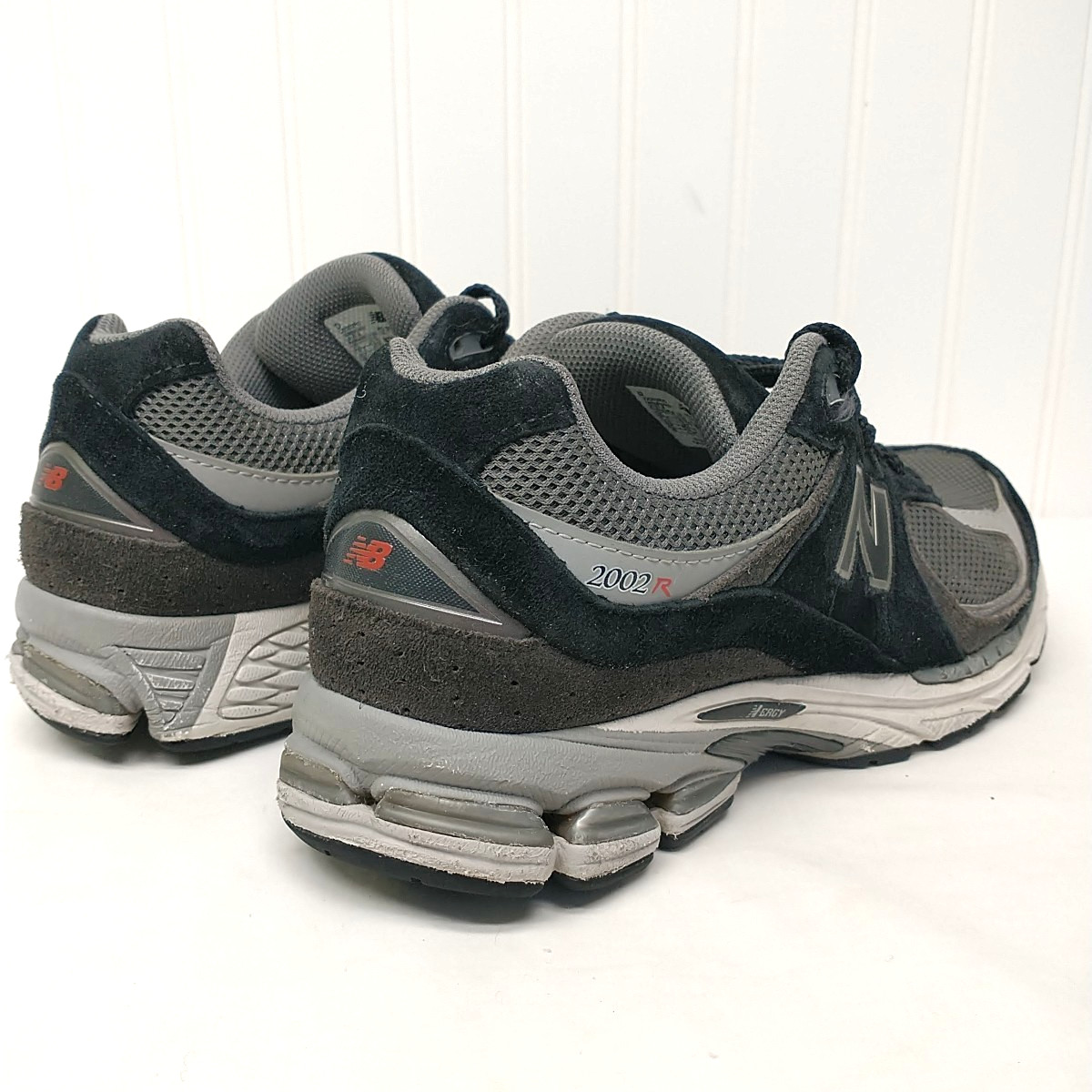 New Balance 2002R Mens size 10 M Slate Grey Black Silver NICE!