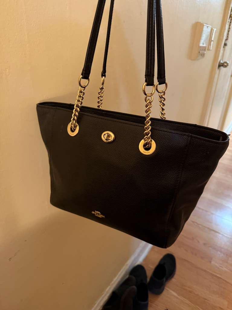 Coach Town Tote Pebbled Bag, Large – Black