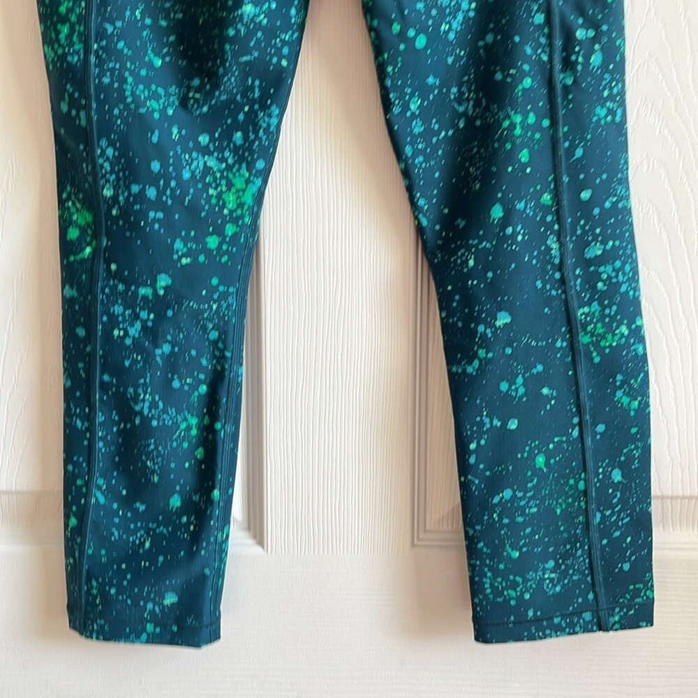 Athleta Ultimate Stash Pocket Splat Capri / SZ S