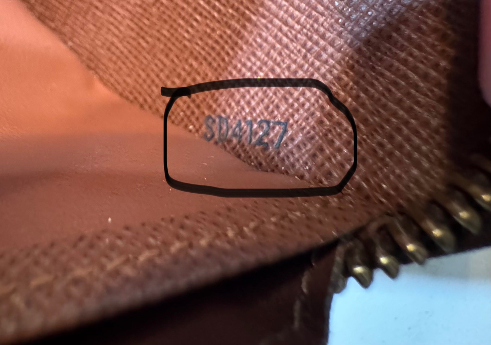 LOUIS VUITTON LV Monogram Canvas Zippy Wallet -Brown