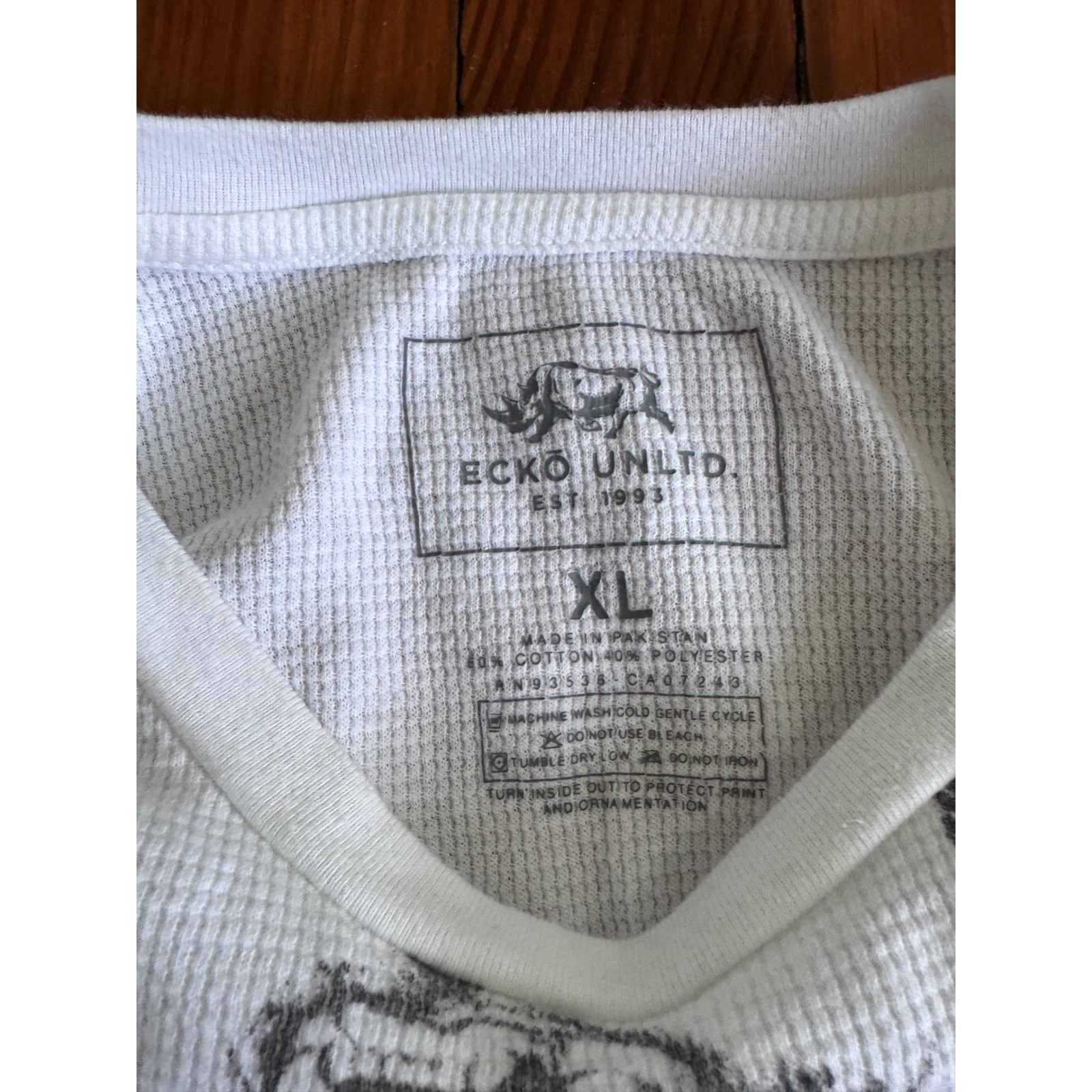 Ecko Unltd Mens XL White Waffle Knit Thermal Long Sleeve One Wild Life Graphic