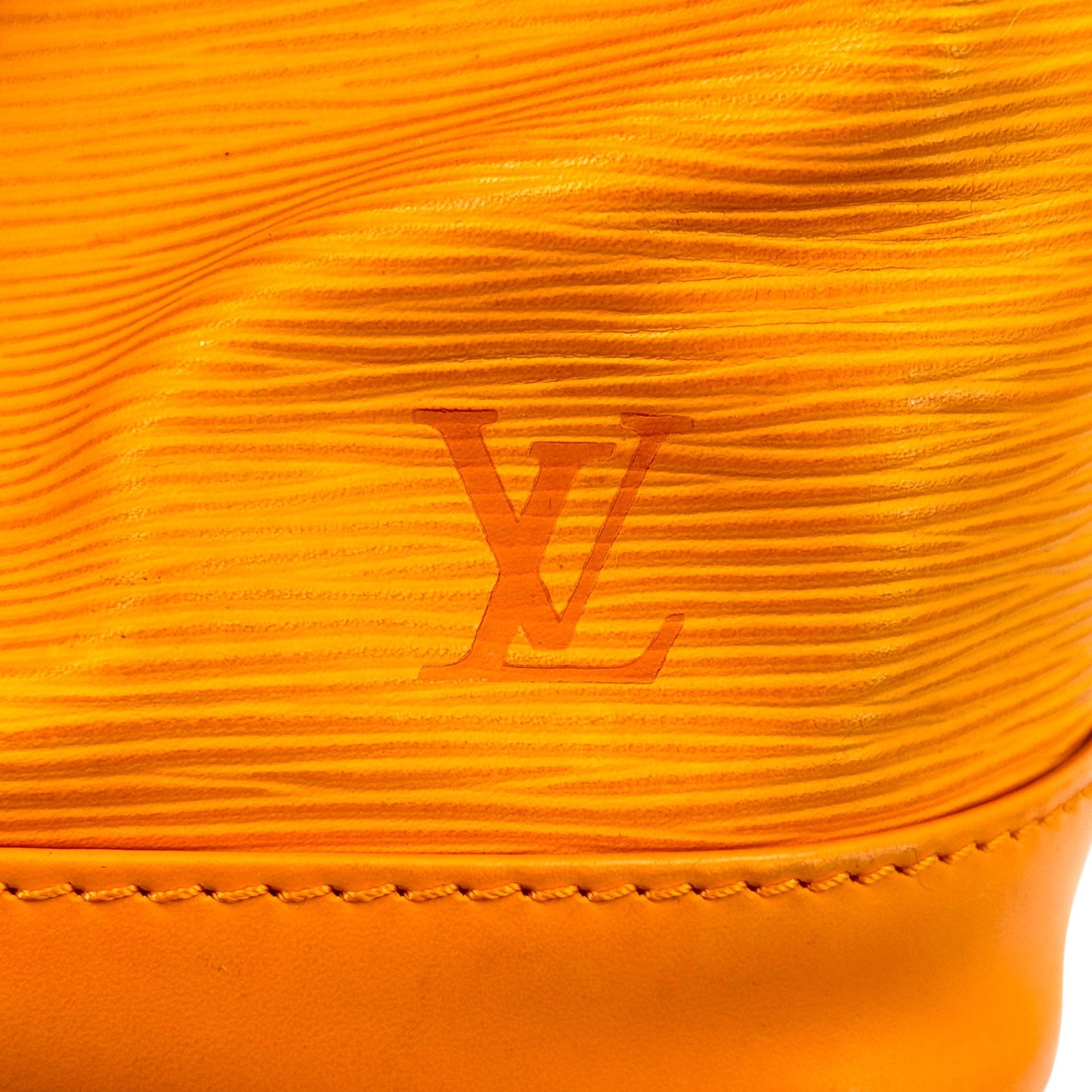 LOUIS VUITTON Petit Noe Mandarin Epi Orange Leather Drawstring Shoulder Bag