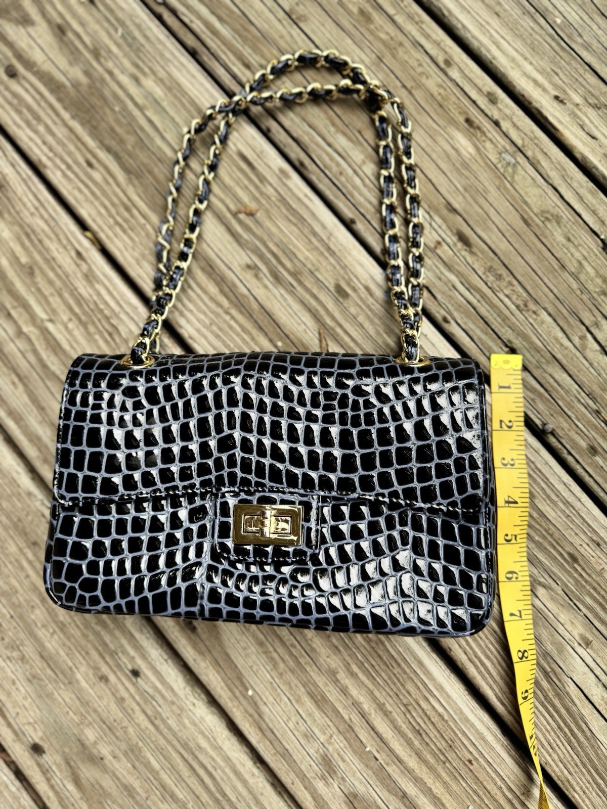 Black Crocodile Pattern Glossy Shoulder Bag Gold Chain Strap Turn Lock, Pockets