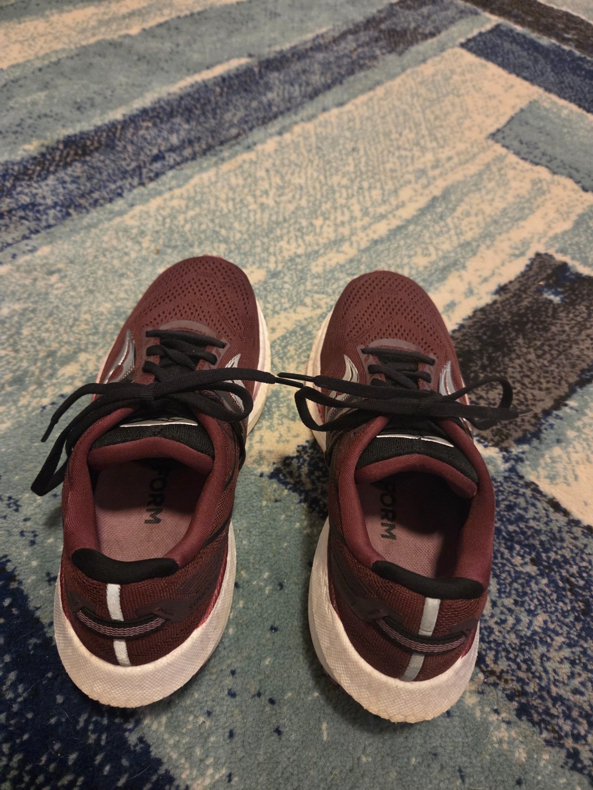 Good Condition. Minimal Wear. Saucony Triumph 20 Sundown Rose Women Size 8